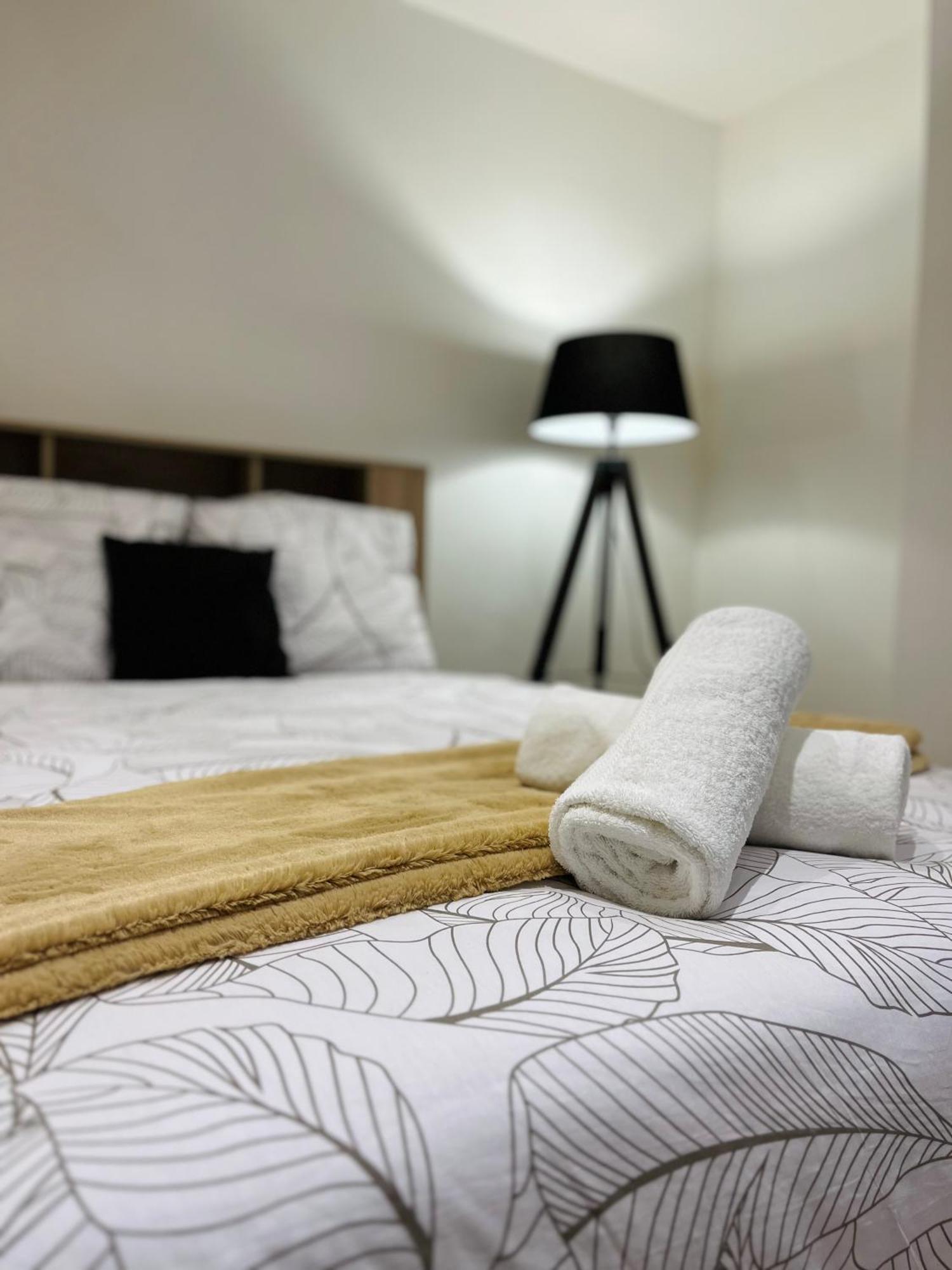 Ferienwohnung La Ruche Arrageoise - Parking Gratuit - Cozy - Grand Lit - Long Sejour Arras Exterior foto